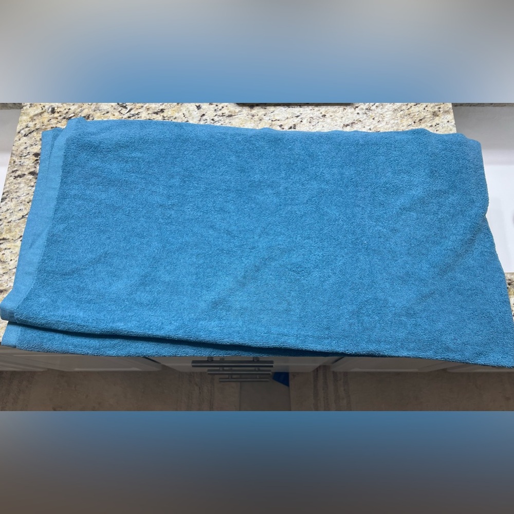 Norwex bath towel teal new without tags